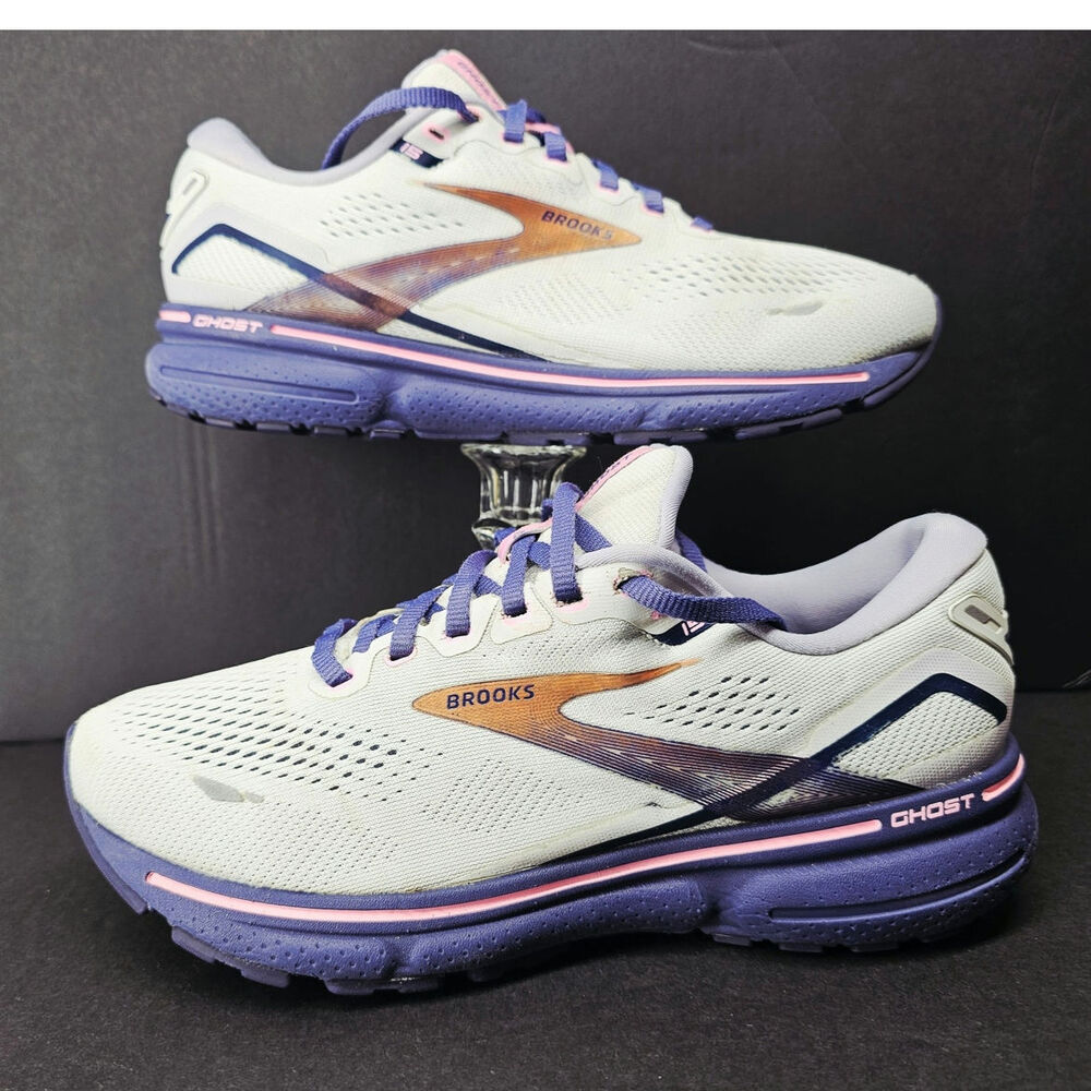 Brooks Women 8 Comfy footwear